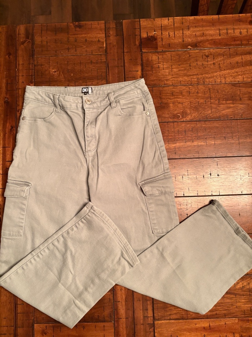 DKNY Girl’s Size 14 Sage Cargo Pants - Urban Vibe, Streetwear, Cool